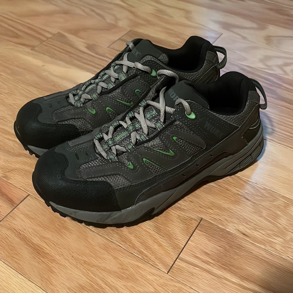 Women’s Worx steel toe work shoes